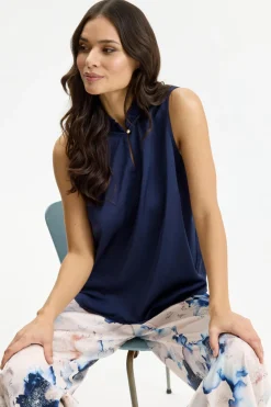 Alexandra - Elegant top med slids og knaplukning foran