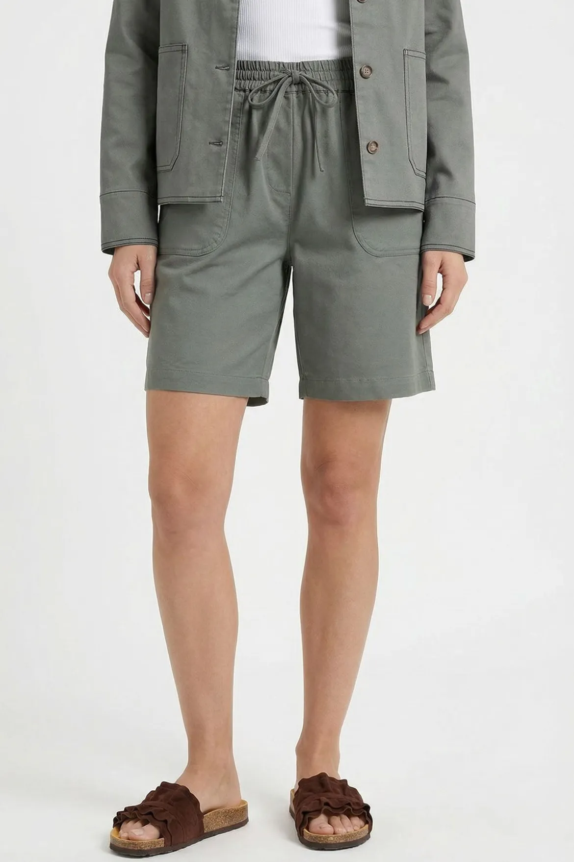 April - Shorts med lommer og justerbar snøre