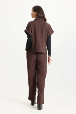 Camilla - Jumpsuit med korte ærmer og lynlås