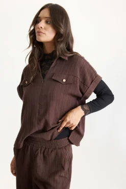 Camilla - Jumpsuit med korte ærmer og lynlås