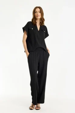 Camilla - Jumpsuit med korte ærmer og lynlås
