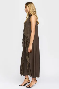 GENNA - Elegant lang kjole med flæser