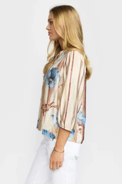 IRIS - Blomster bluse med trekvartærmer