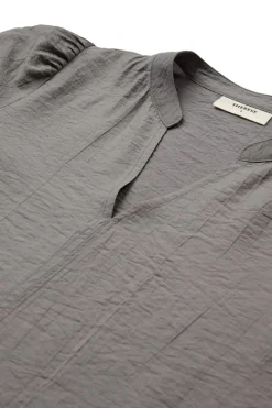 Isa - Bluse med rynkedetaljer ved skuldrene