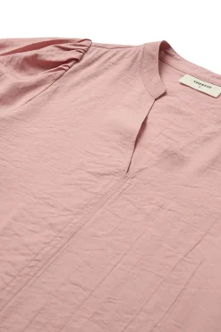 Isa - Bluse med rynkedetaljer ved skuldrene