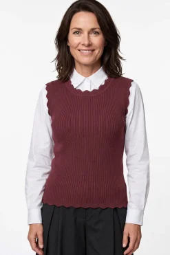 Kaja - Ribstrikket vest med muslingekant