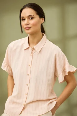 Kit - Skjortebluse med flæseærmer