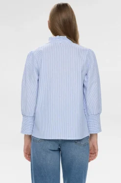 NUEMELIA - Stribet bluse med broderi detalje