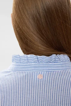 NUEMELIA - Stribet bluse med broderi detalje