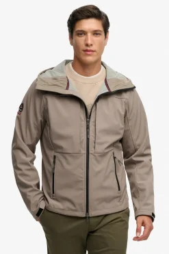 Praktisk softshell jakke med lommer og lynlås
