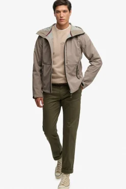 Praktisk softshell jakke med lommer og lynlås