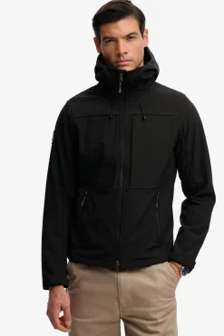 Praktisk softshell jakke med lommer og lynlås
