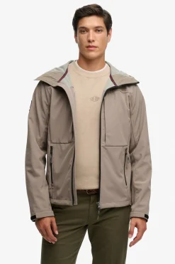 Praktisk softshell jakke med lommer og lynlås