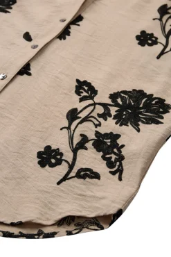 Rina - Skjortebluse med trekvartærmer og blomsterprint