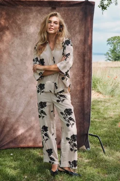 Rina - Vide bukser med bindebånd og blomsterprint