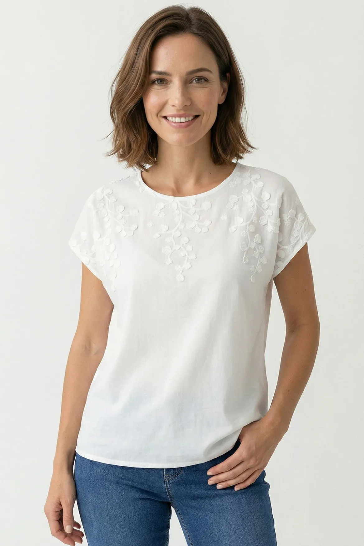 Rose – Kortærmet bluse med broderede blomster