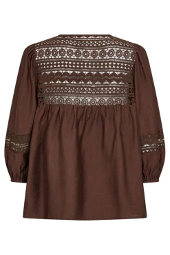 Thora - Bluse med trekvartærmer og blondedetaljer