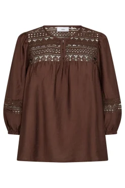 Thora - Bluse med trekvartærmer og blondedetaljer